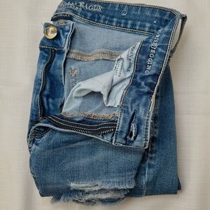 American Eagle High Rise Jegging in a med wash with some distressed in a size 6R